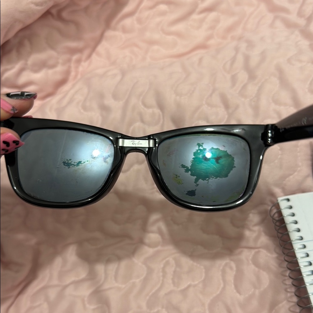 Ray-Ban Unisex Classic Wayfarer Folding Black Polarized Shades - Picture 5 of 6